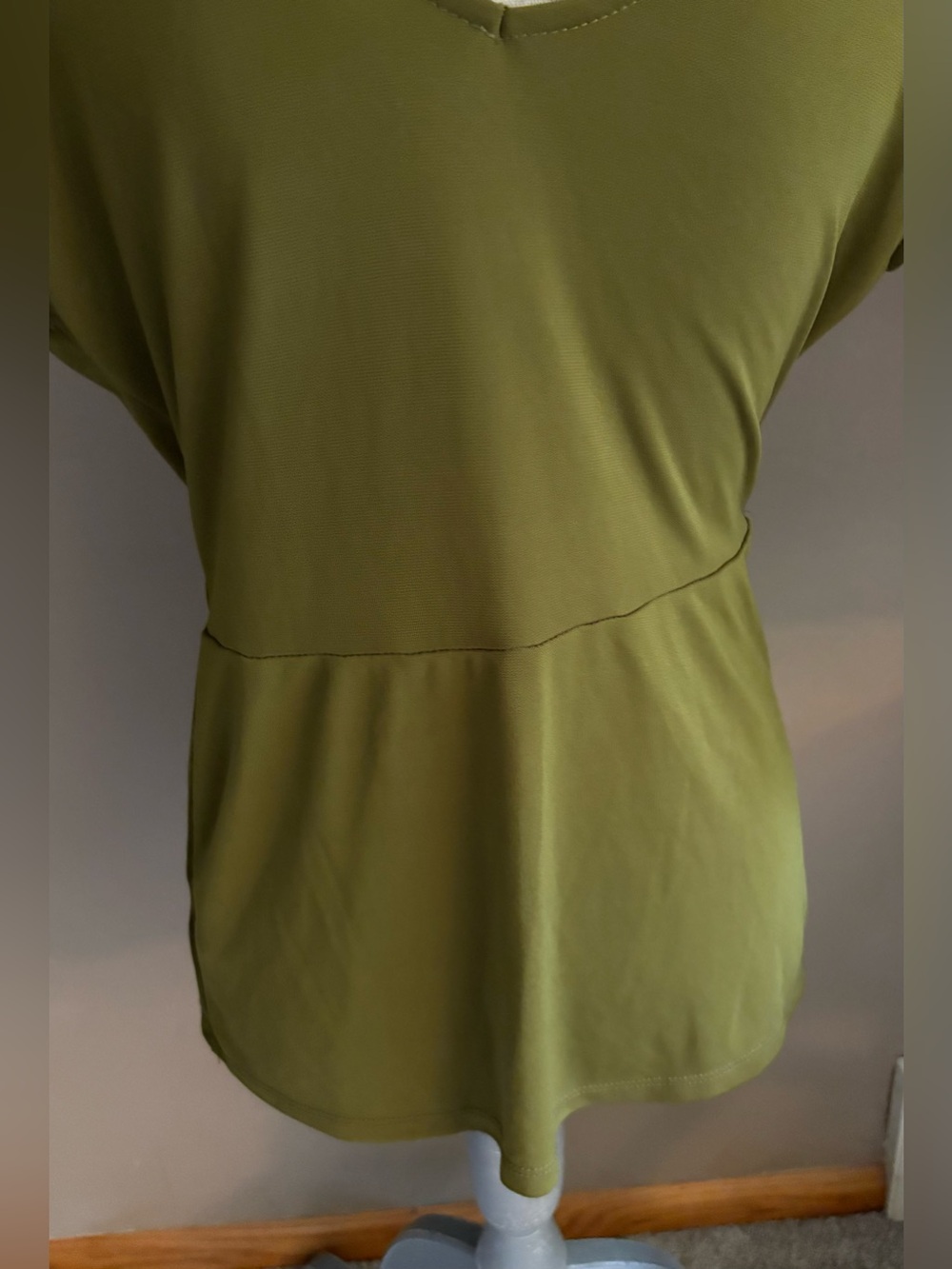 Tahari Boatneck Olive Green Twist-Front Waist Knit Cap Sleeve Top Size L - Picture 3 of 7